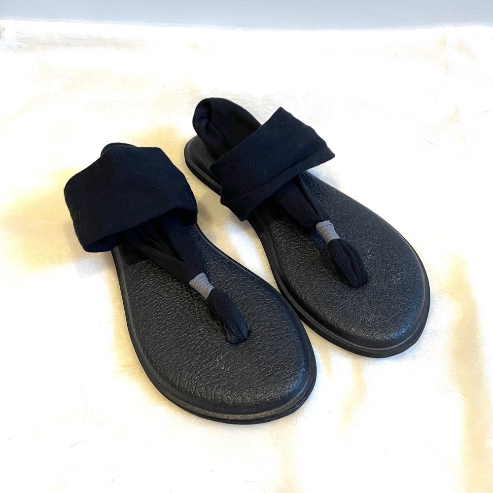 Like New SANUK Yoga Sling Sandals